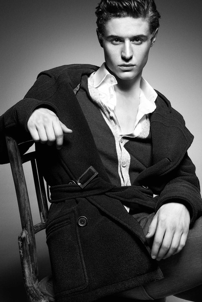 马克斯·艾恩斯的写真-Max Irons