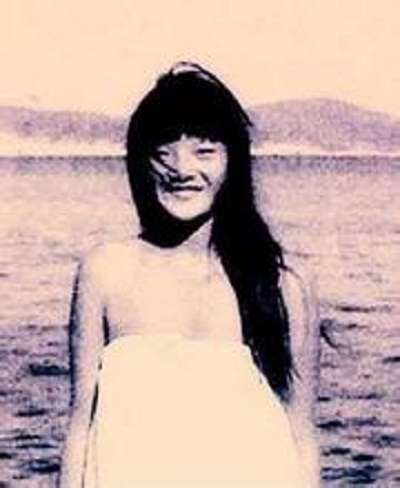 洪晃的写真-年轻时的洪晃 小腰一...