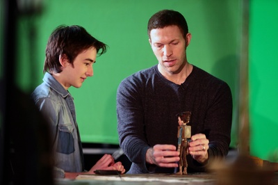 伊萨克·亨普斯特德-怀特的写真-拯救盒怪