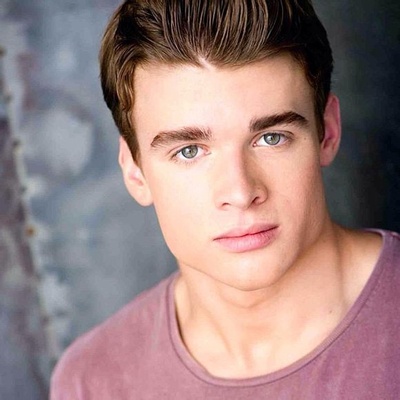 奥斯丁·法尔克的写真