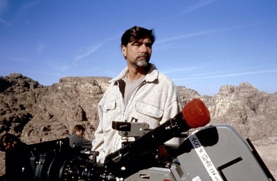 约翰·R·莱昂耐迪的写真