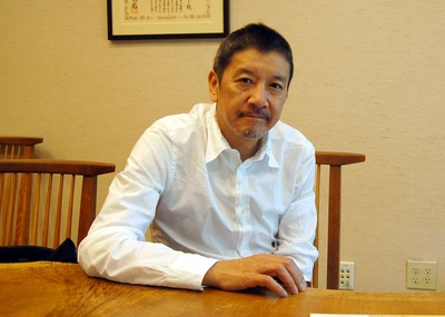 奥田瑛二的写真-抿嘴最萌