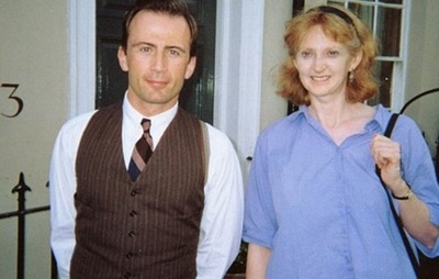 安东尼·豪威尔的写真