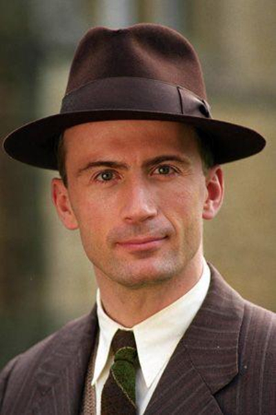 安东尼·豪威尔的写真