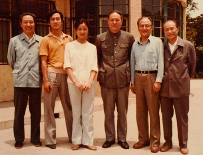 韩非的写真-韩非（右二）、顾也鲁...