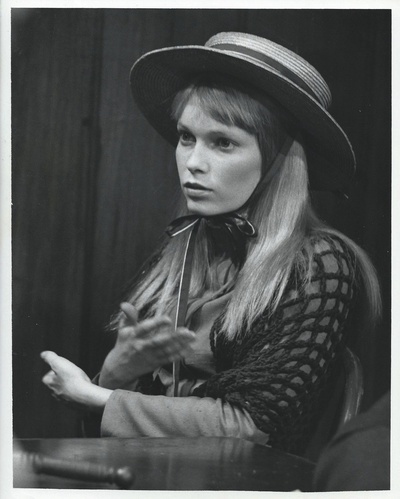 米亚·法罗的写真