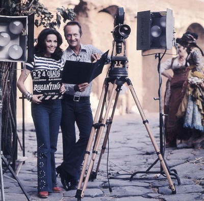 帕斯夸莱·费斯塔·康帕尼莱的写真