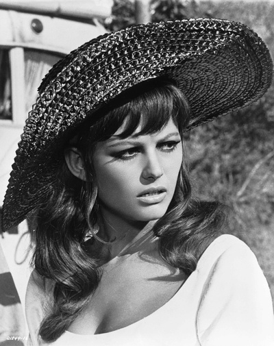 克劳迪娅·卡汀娜的写真