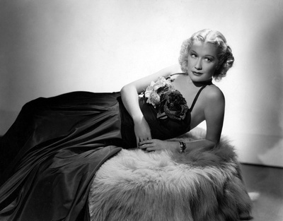 米利亚姆·霍普金斯的写真