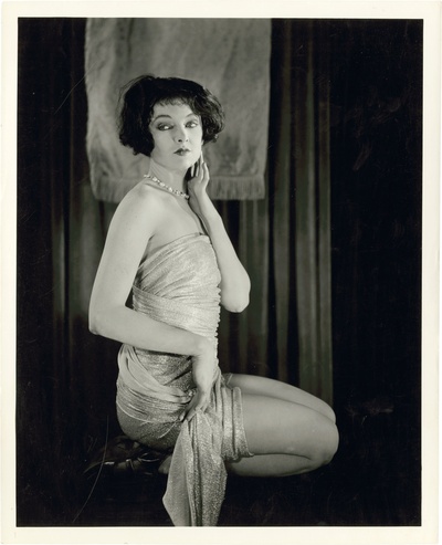 玛娜·洛伊的写真