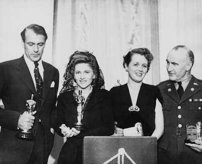 唐纳德·克里斯普的写真-Donald Crisp（右一...