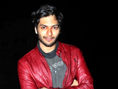 阿里·扎勒的写真