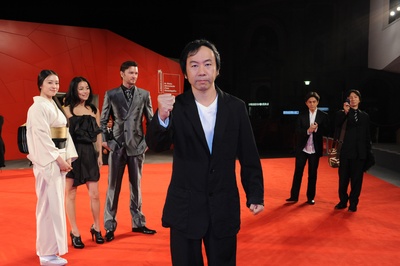 冢本晋也的写真-Bullet Man 威尼斯