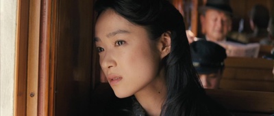 初音映莉子的写真-在《天皇》中饰演aya...