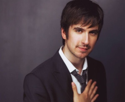 尼古拉斯·莱特的写真-发型和胡子真的可以让...