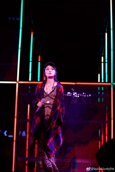 周笔畅的写真-#2017周笔畅nottypica...