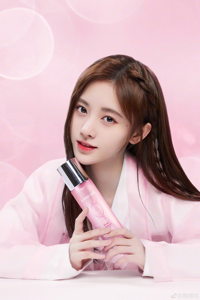 鞠婧祎的写真-190322 微博