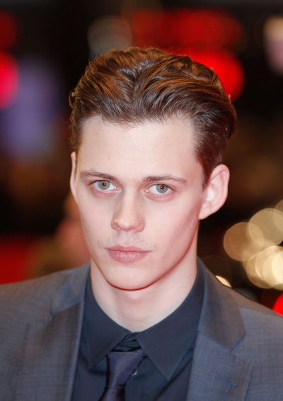 比尔·斯卡斯加德的写真-痘痘哈哈哈哈