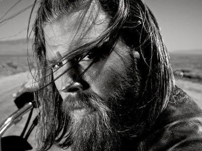 瑞恩·赫斯特的写真-帅爆了