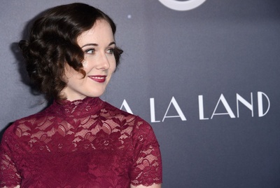 安娜·查泽雷的写真