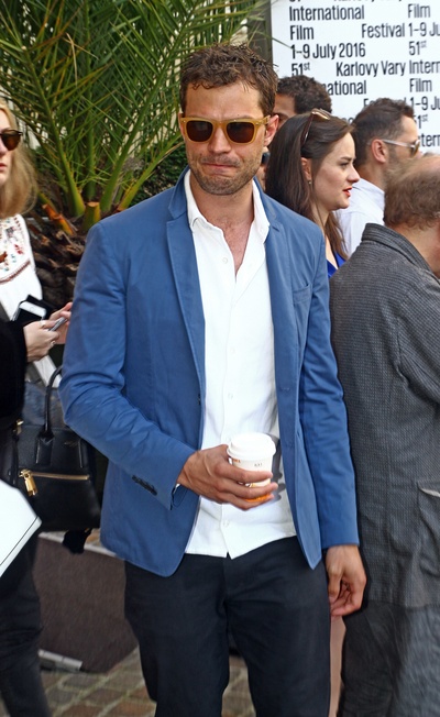 詹米·多南的写真-Jamie Dornan leaving...