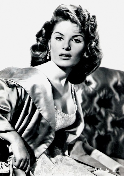 贝琳达·李的写真