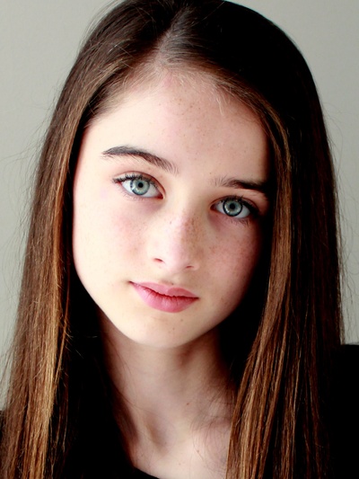 拉菲·卡西迪的写真-Raffey Cassidy