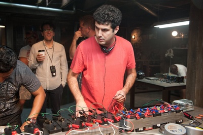 迪恩·以色列特的写真