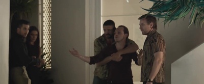 汤姆·巴治的写真-son of a gun