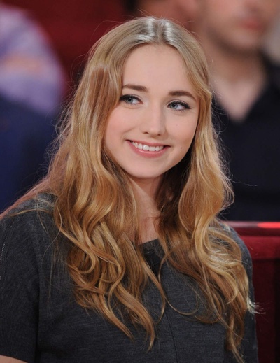 克洛伊·茹阿内的写真