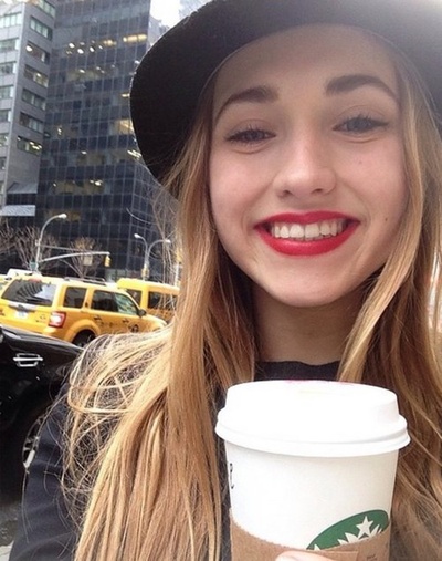 克洛伊·茹阿内的写真