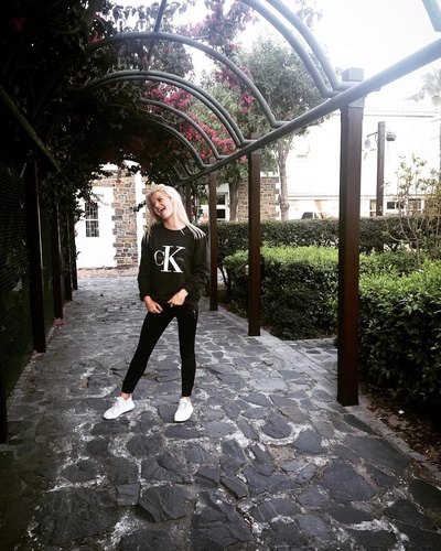 索菲·瓦瓦塞尔的写真