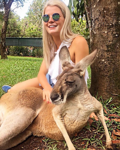 索菲·瓦瓦塞尔的写真