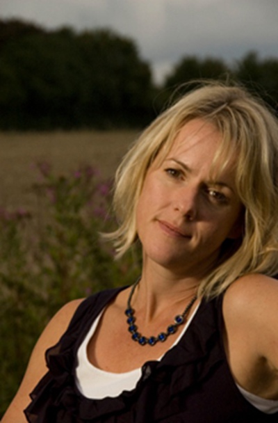 乔乔·莫伊斯的写真