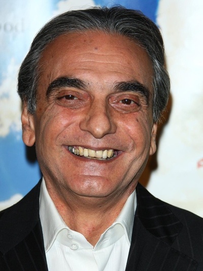 胡马云·埃沙迪的写真