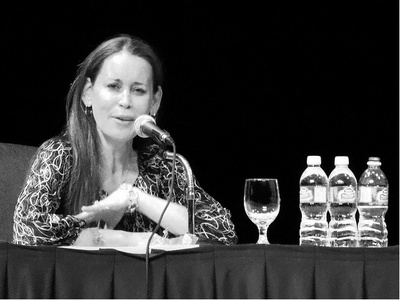 詹妮弗·斯沃巴奇·史密斯的写真-Live From the Sander...