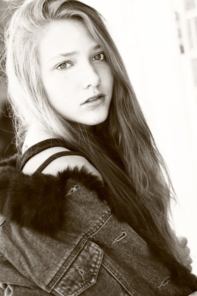 莉莉·塞佩的写真