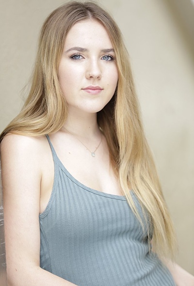 露比·杰琳斯的写真