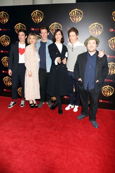 艾莉森·萨多尔的写真