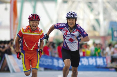 姜志刚的写真-姜志刚（右）在《疯狂...