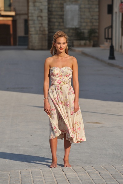 安妮·康斯金尼的写真-今夕何夕时真的太美丽