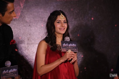 艾米拉·达斯特的写真