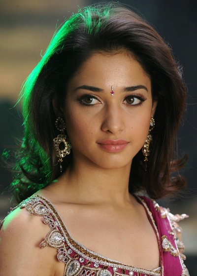 特曼娜·芭蒂亚的写真