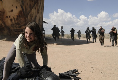 达芙妮·基恩的写真-战斗力爆表的女娃~