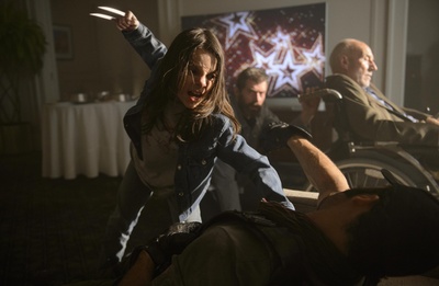 达芙妮·基恩的写真-战斗力爆表的女娃~