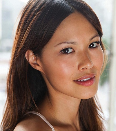 伊兰妮·谭的写真