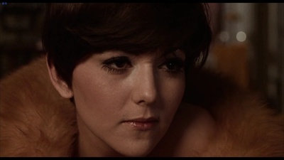 布伦达·瓦卡罗的写真-好美的脸庞！