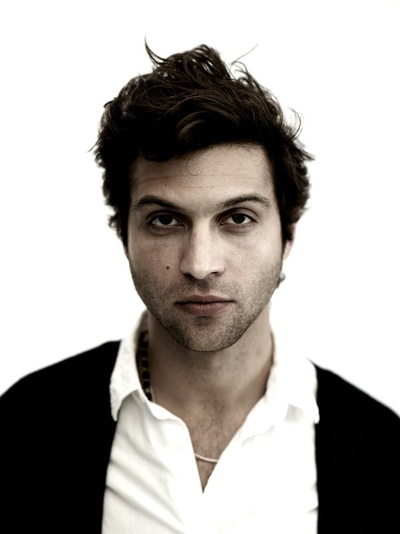 亚历山大·蒂珀希亚的写真