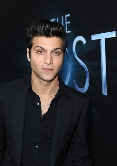 亚历山大·蒂珀希亚的写真