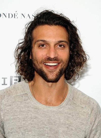 亚历山大·蒂珀希亚的写真